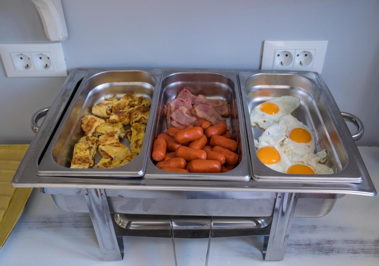 سيمي Niriides Hotel Apartments المظهر الخارجي الصورة