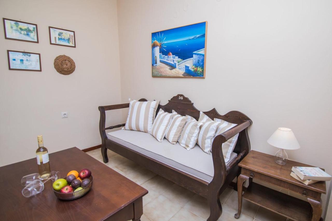 سيمي Niriides Hotel Apartments المظهر الخارجي الصورة