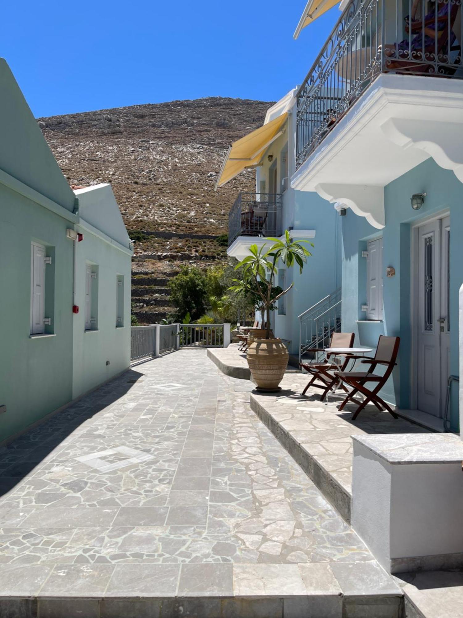 سيمي Niriides Hotel Apartments المظهر الخارجي الصورة
