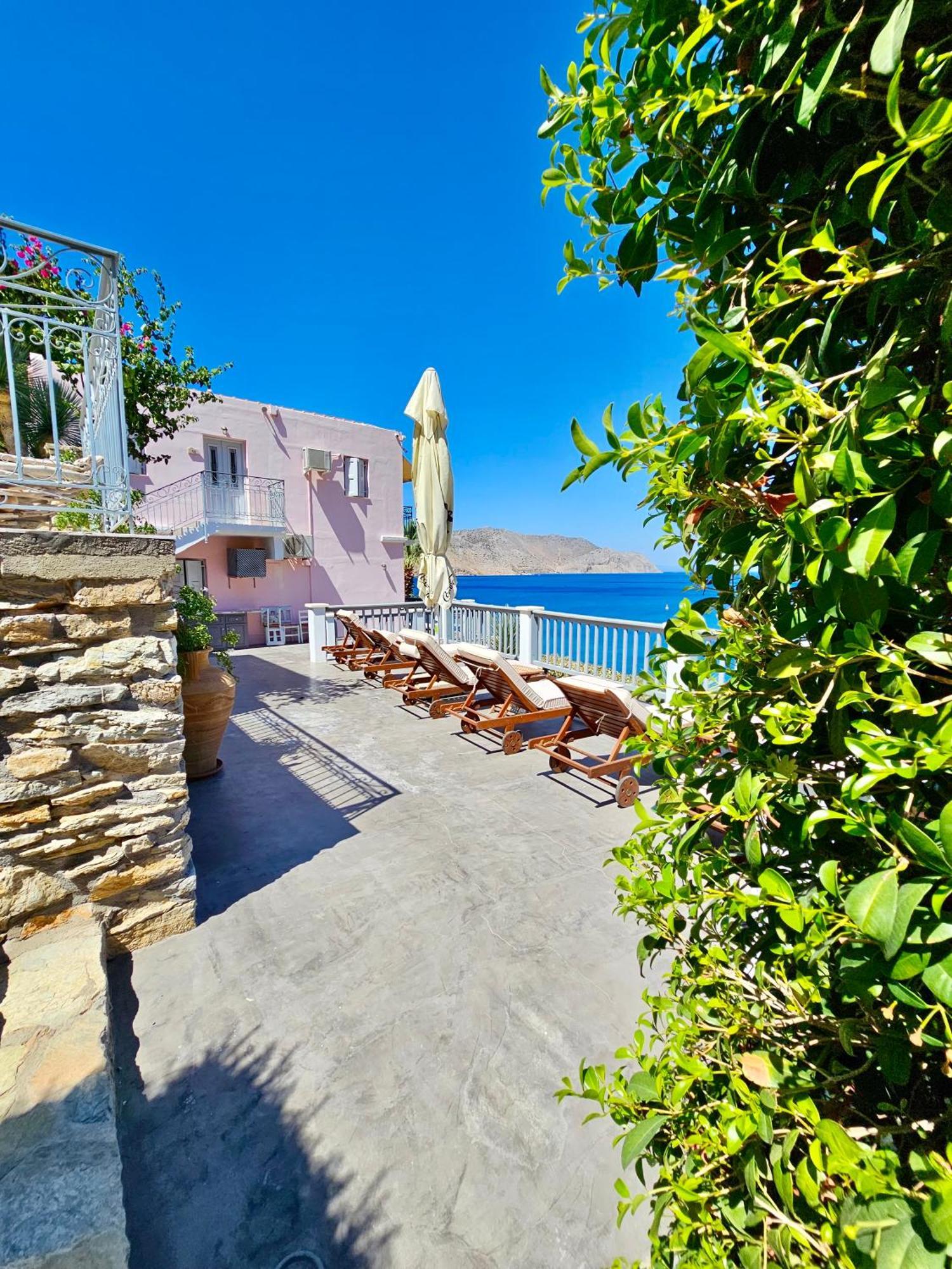 سيمي Niriides Hotel Apartments المظهر الخارجي الصورة