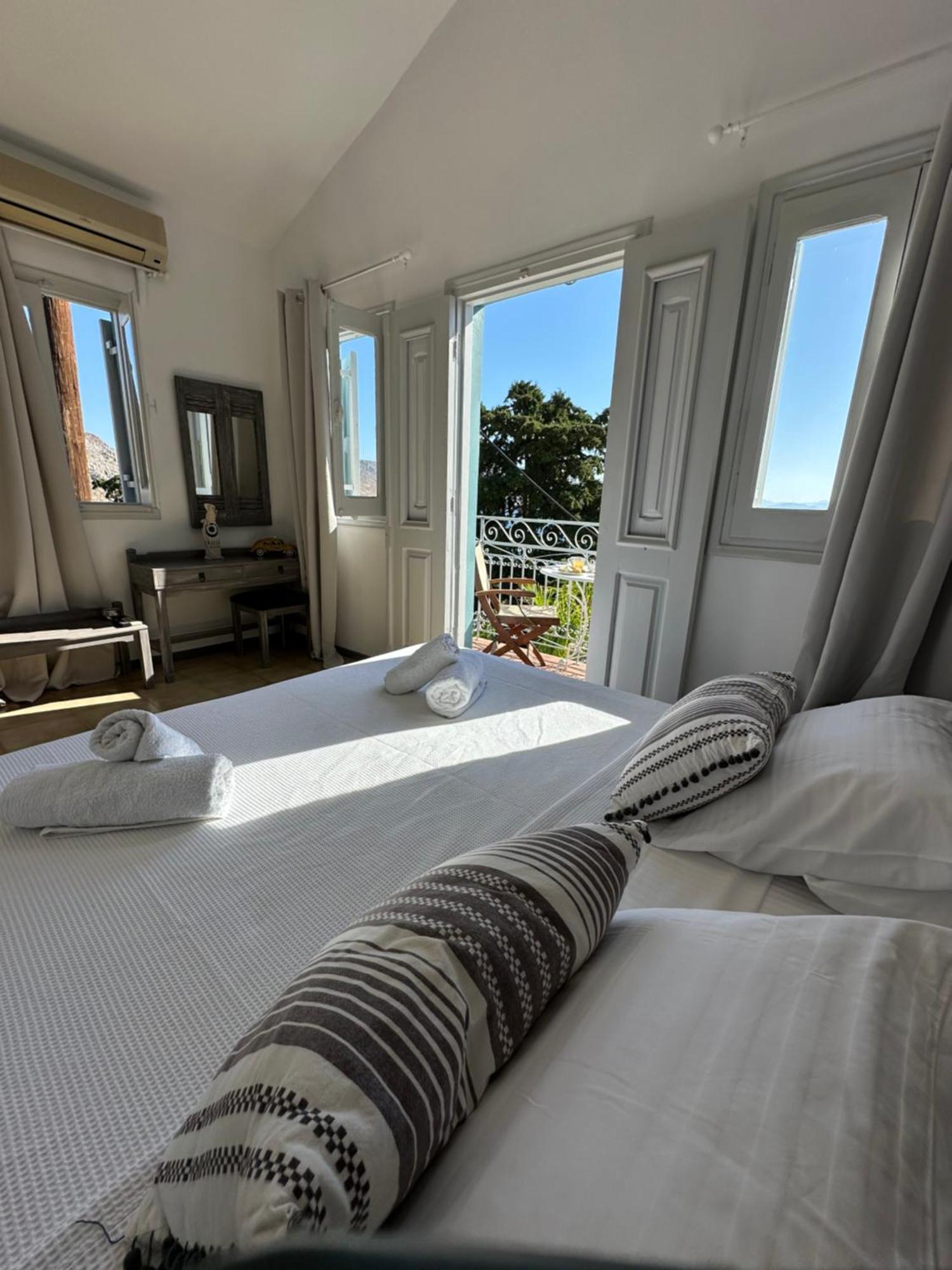 سيمي Niriides Hotel Apartments المظهر الخارجي الصورة
