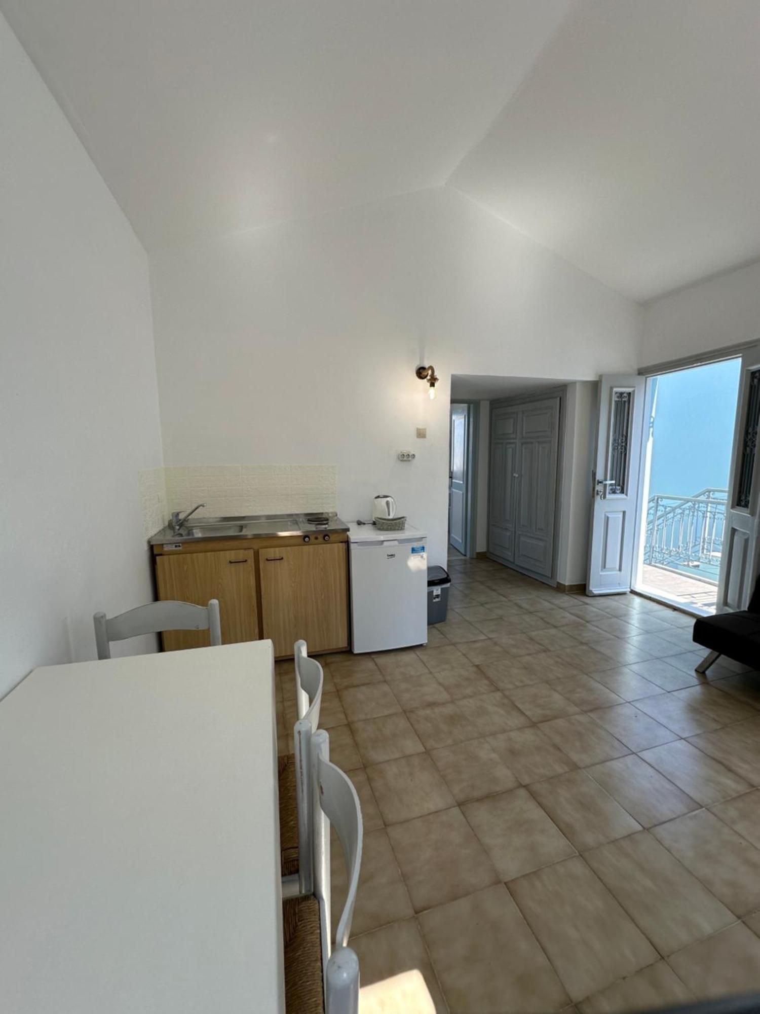 سيمي Niriides Hotel Apartments المظهر الخارجي الصورة