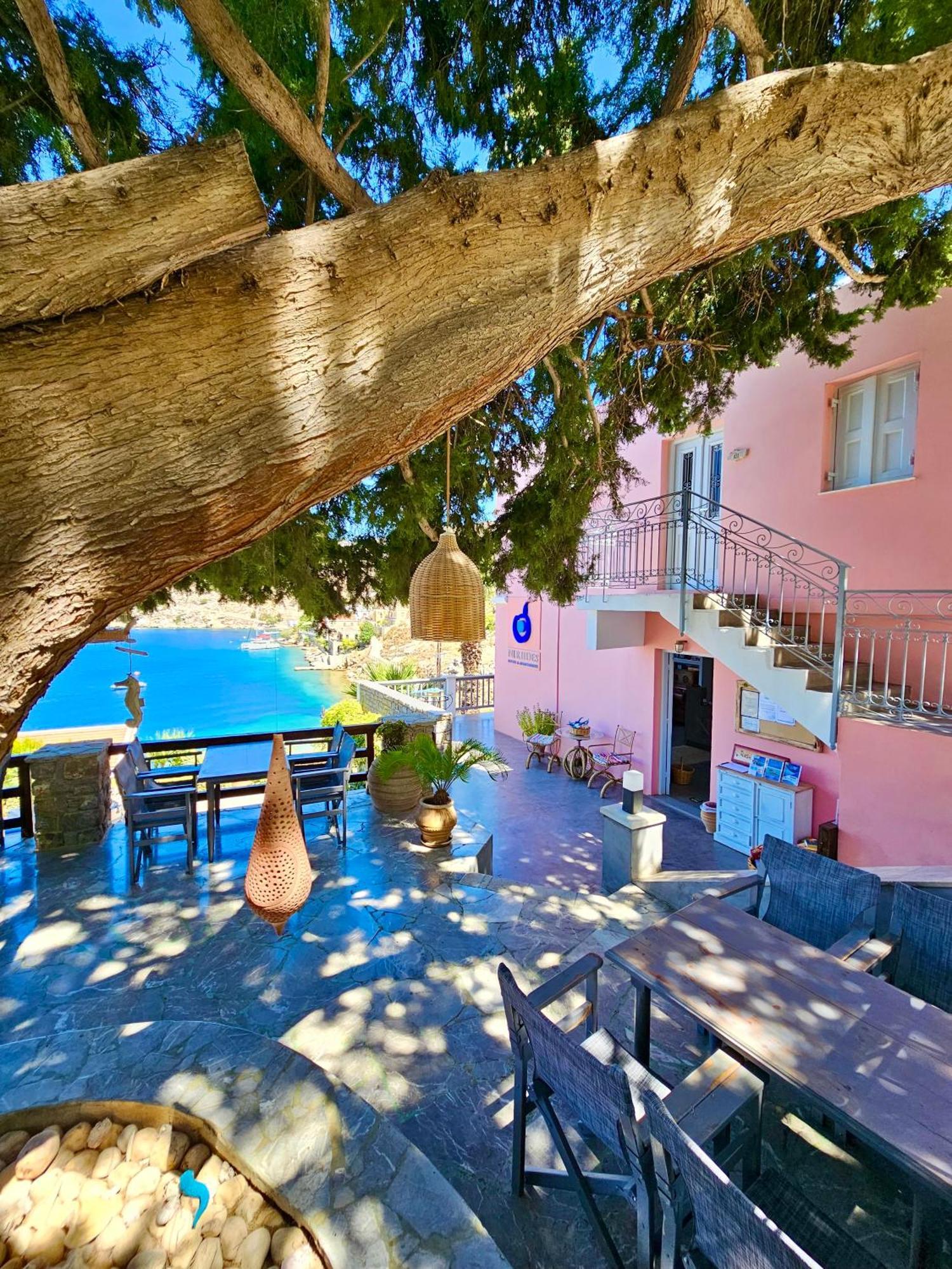 سيمي Niriides Hotel Apartments المظهر الخارجي الصورة