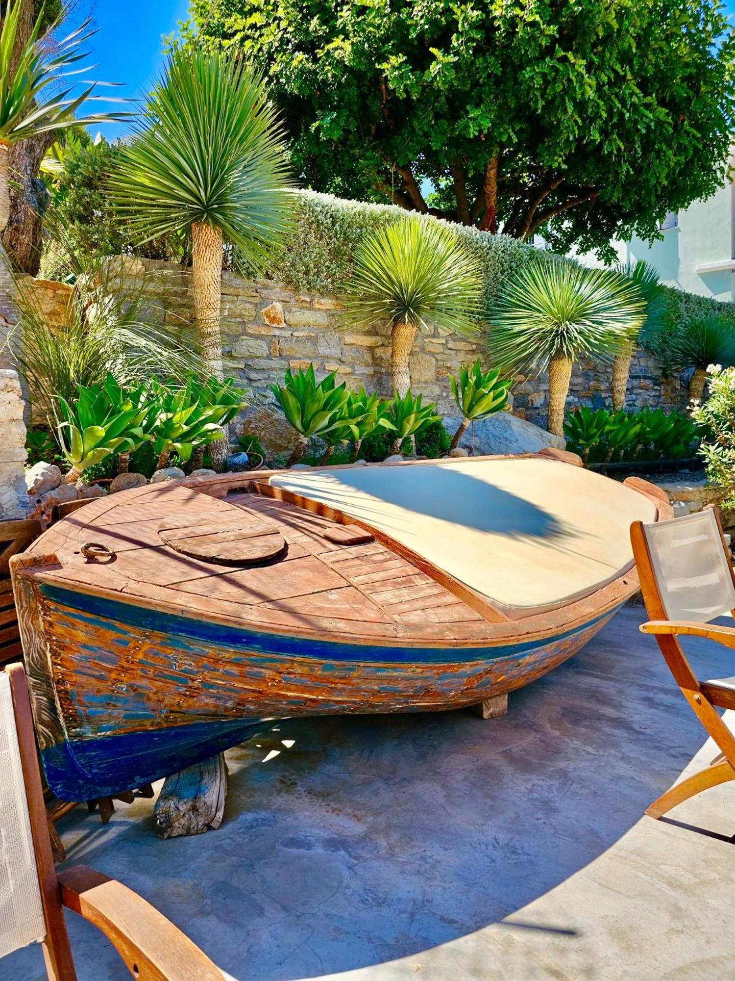 سيمي Niriides Hotel Apartments المظهر الخارجي الصورة