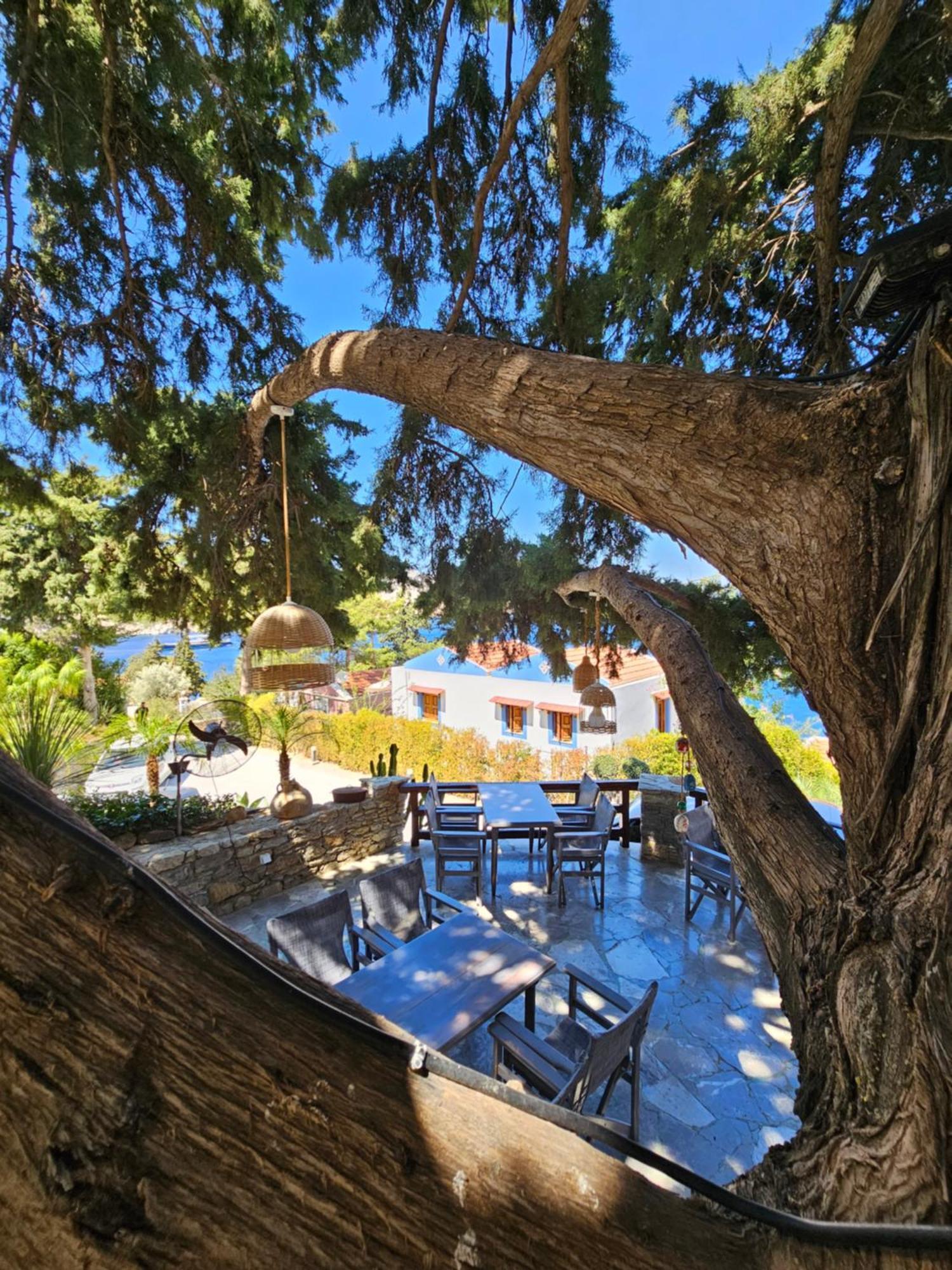 سيمي Niriides Hotel Apartments المظهر الخارجي الصورة